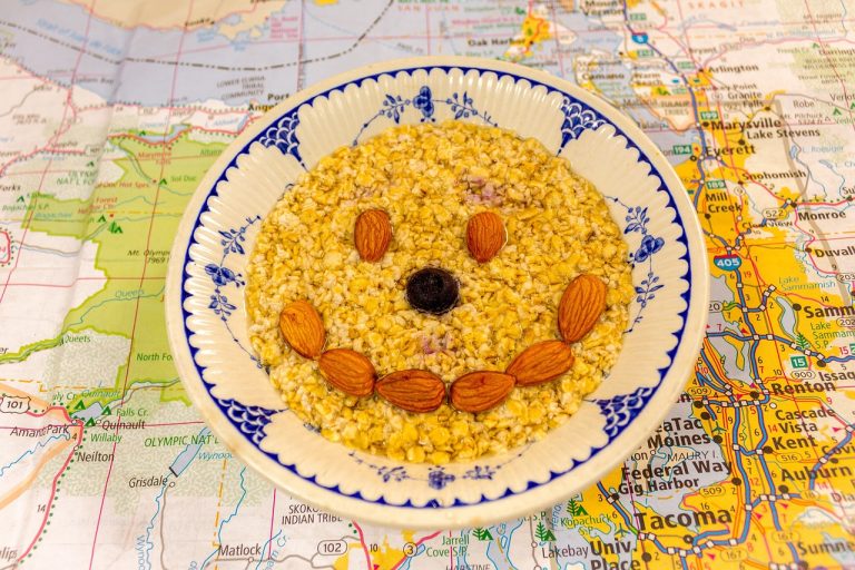 oatmeal, almonds, blueberry-4072367.jpg